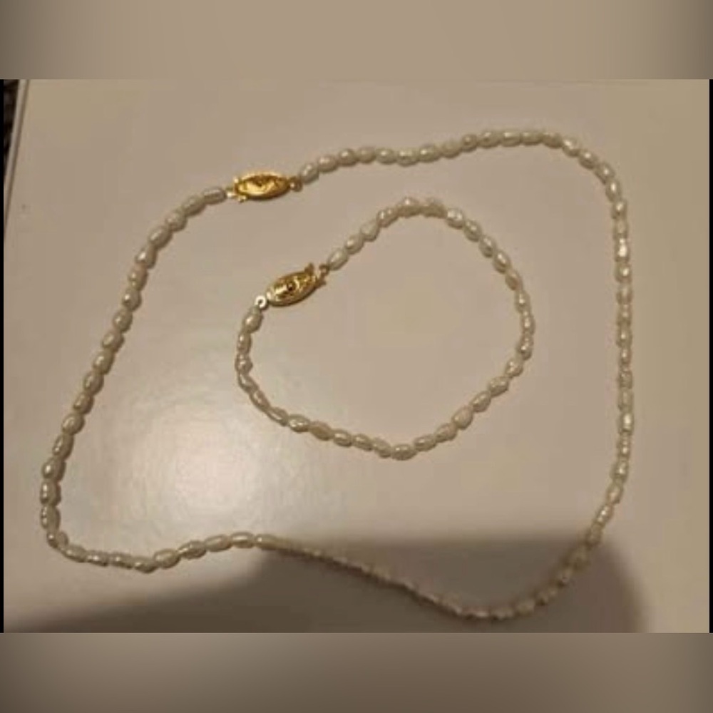 Elegant Fresh Water Pearl Necklace and Bracelet Set